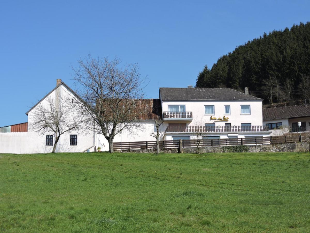 Sabine'S Gaestehaus Übereisenbach Exterior foto