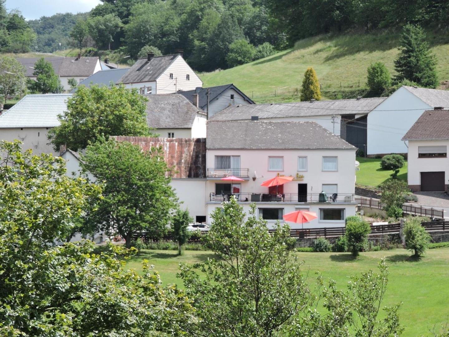Sabine'S Gaestehaus Übereisenbach Exterior foto