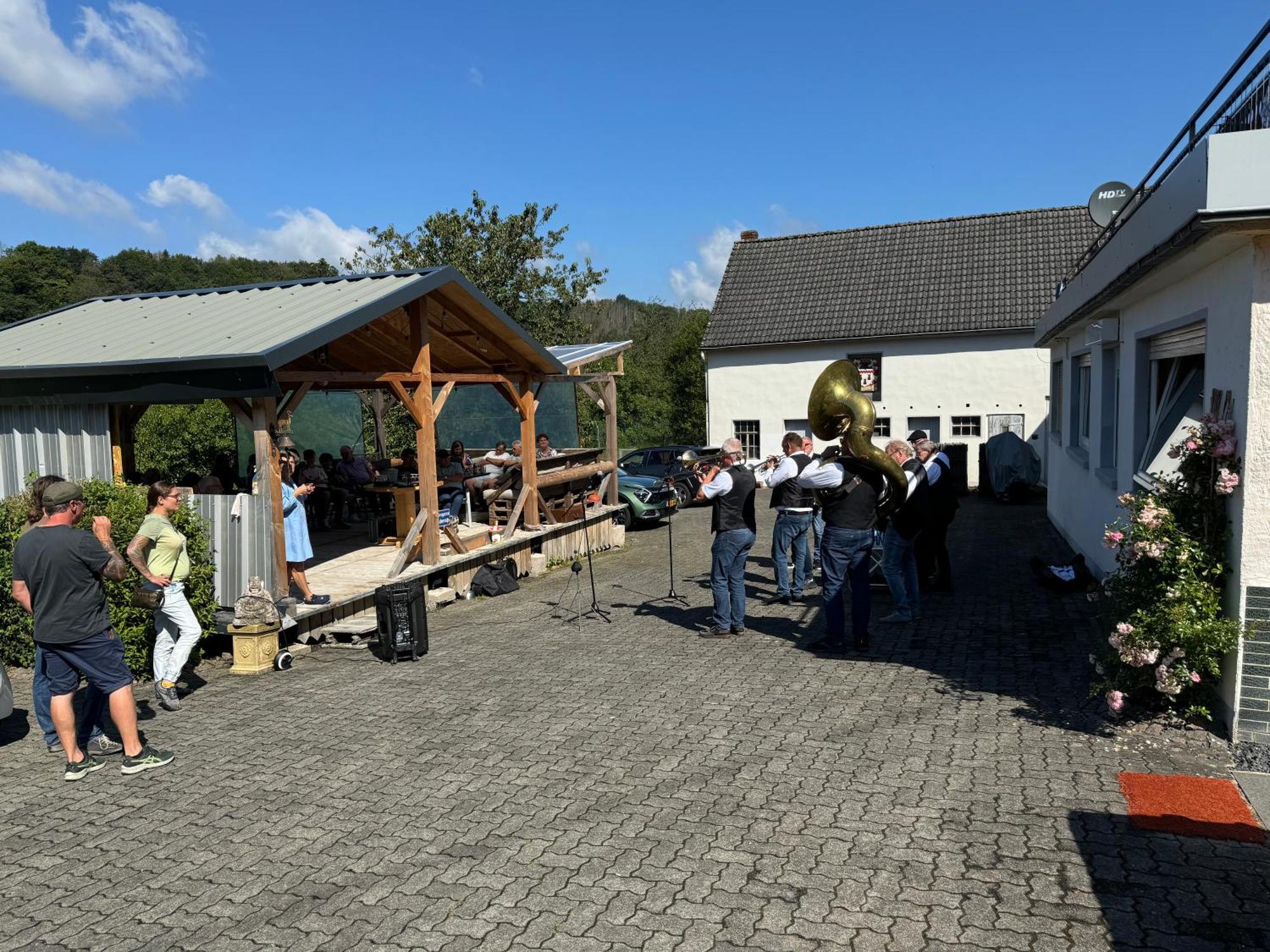 Sabine'S Gaestehaus Übereisenbach Exterior foto